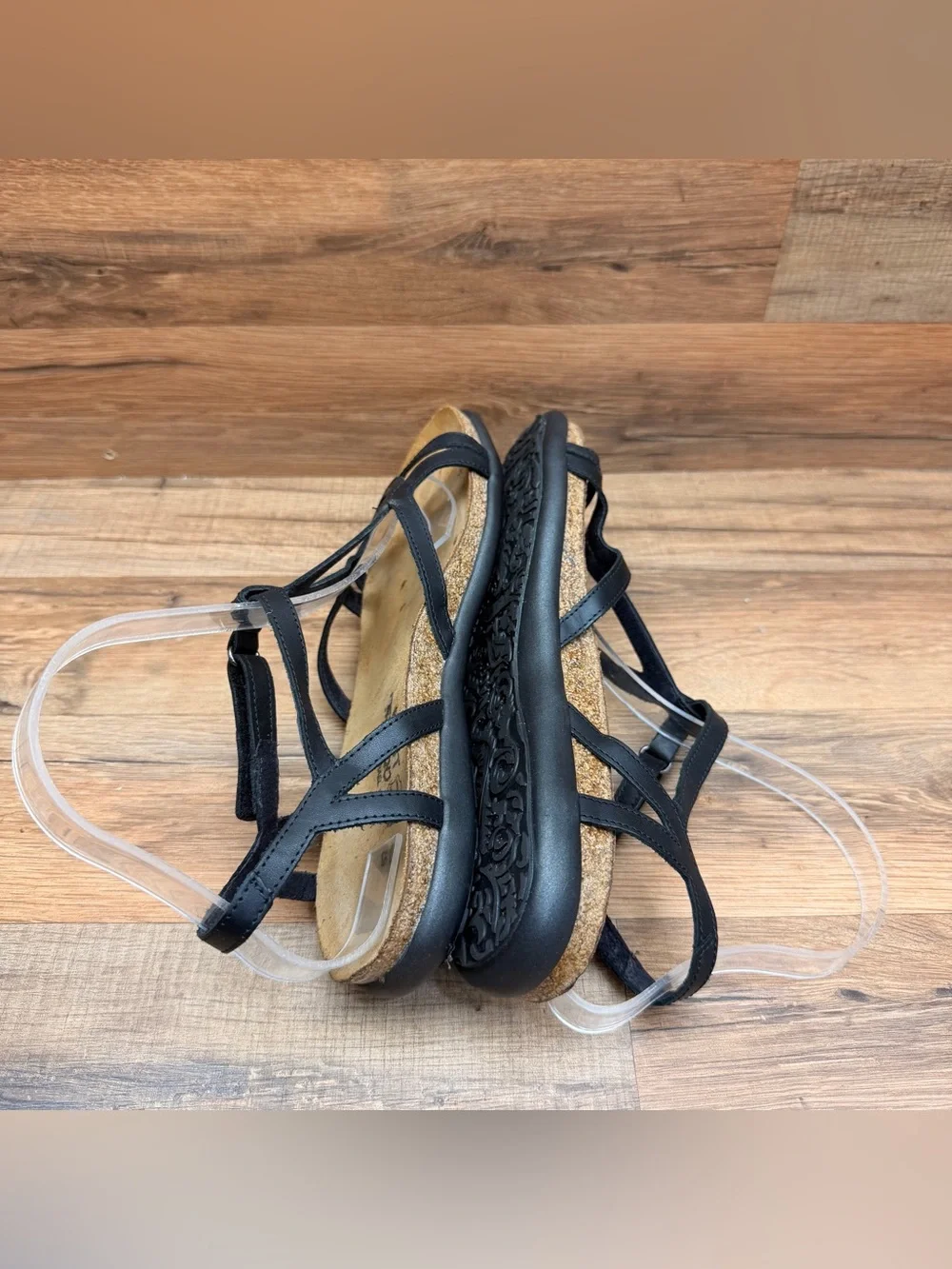Naot Dorith  size L9 Black Strappy Leather T-Strap Sandals